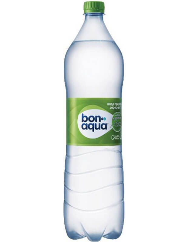 Упаковка минеральной среднегазированной воды BonAqua 1.5 л по 6 бутылок